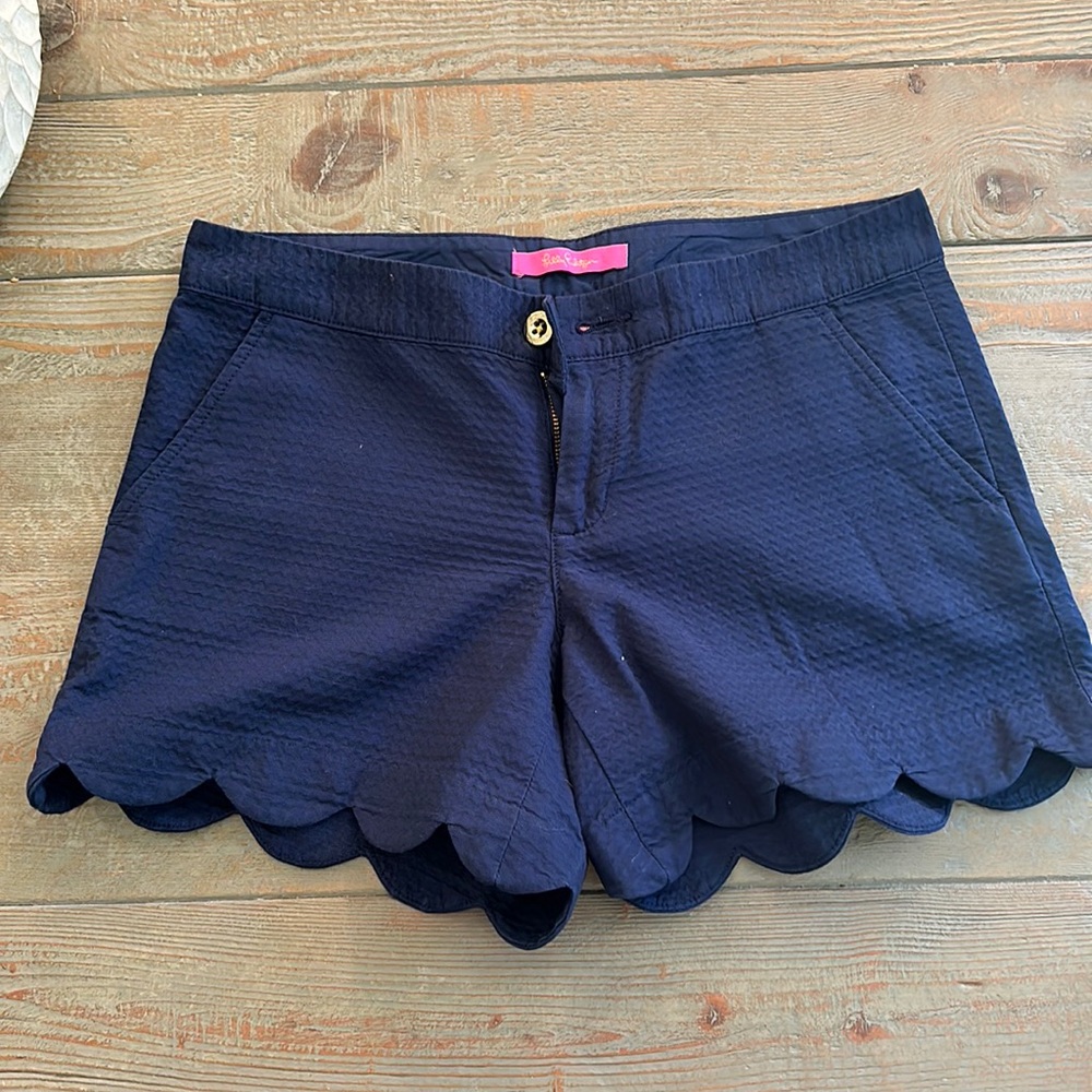 Navy scalloped shorts